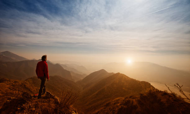 Sguardo verso l'orizzonte e libertà