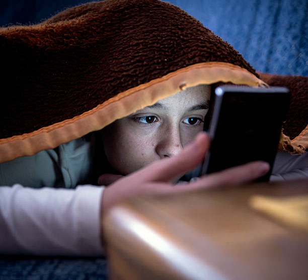 Adolescente che subisce cyberbullismo
